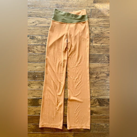 Pants - Lululemon Throwback Astro Pant in Butternut Brown/Deep Artifact size 4